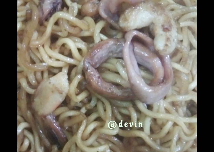 6. Mi Instan Goreng Seafood Cumi Udang