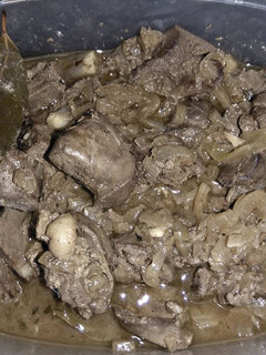 Una foto de Higaditos encebollados