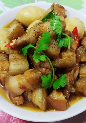 Hình của món Thịt kho trứng.