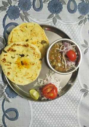A picture of Matar kulche.