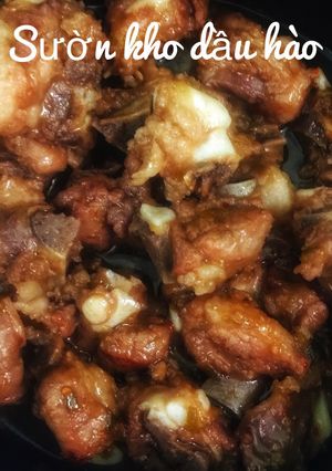 Hình của món Sườn kho dầu hào.