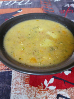 Una foto de Sopa de Avena con queso y legumbres