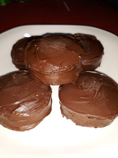 Una foto de Alfajores de chocolate