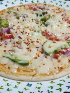 पिज़्ज़ा (pizza recipe in Hindi) रेसिपी मुख्य फोटो