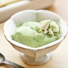 A picture of Melting Matcha Pudding.