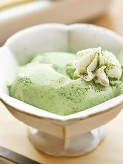 A picture of Melting Matcha Pudding.