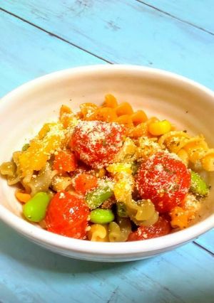 A picture of Italian Pasta Salad with Tomatoes and Edamame.