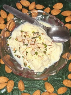 A picture of Yummy bread malai roll.