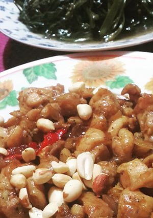 A picture of KungPao Chicken.