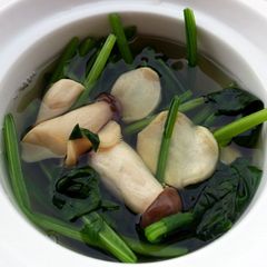 A picture of Spinach And Mushroom Soup.
