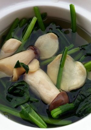 A picture of Spinach And Mushroom Soup.