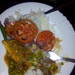 A picture of Meat, rice and peas.