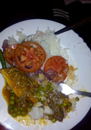 A picture of Meat, rice and peas.