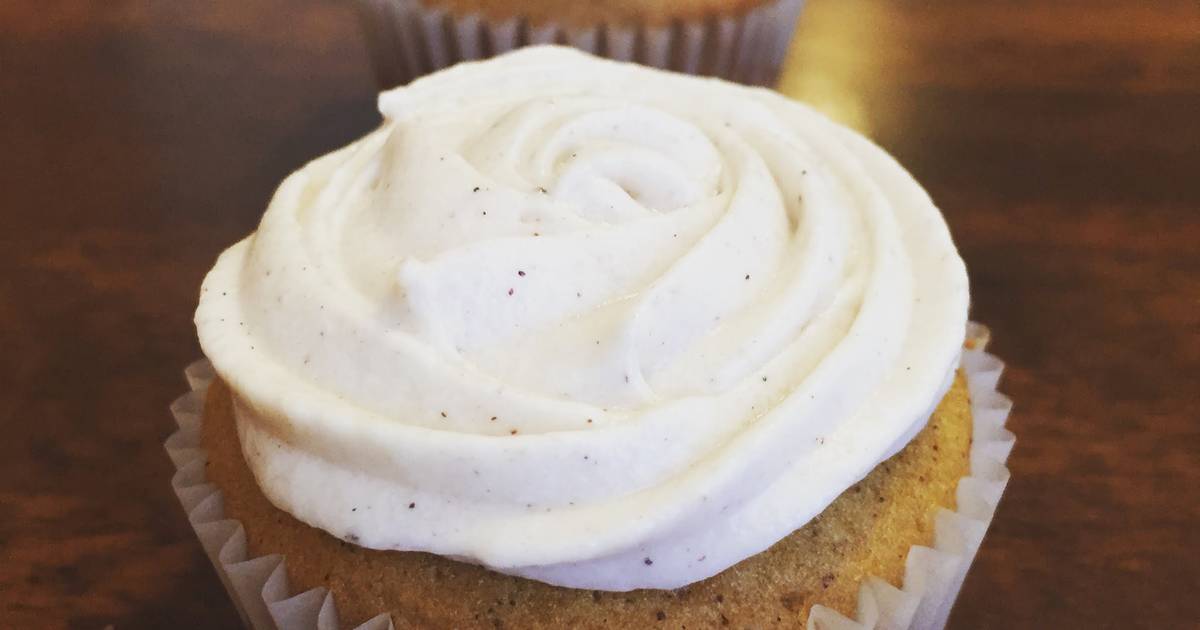 Pumpkin Cupcakes With Cinnamon Cream Cheese Frosting Recipe By Jennettefan4life22 Cookpad