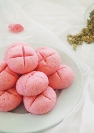 A picture of Cornstarch Cardamom Cookies.