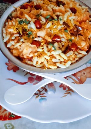 A picture of Tasty crispy puffed rice chatpata snack.