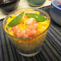 A picture of Sushi Cups with Shrimp.