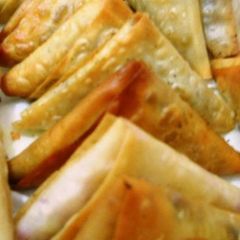 A picture of Chicken samosa.