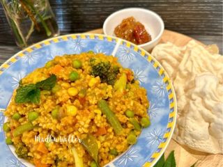 भुना दलिया खिचड़ी मिक्स सब्जी के साथ (Roasted Dalia khichadi with Mix Vegetables)