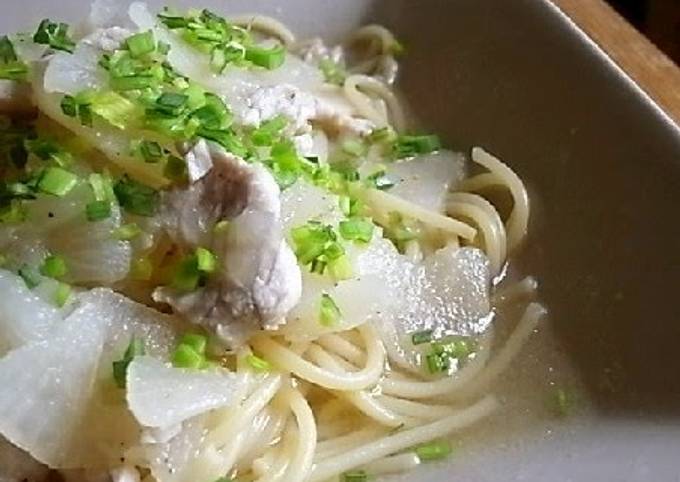 Steps to Make Speedy Yuzu Pepper-Flavored Turnip &amp; Chicken Light Soup Spaghetti