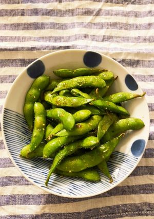 A picture of Only 3 Ingredients! Garlic-Flavored Roasted Edamame.