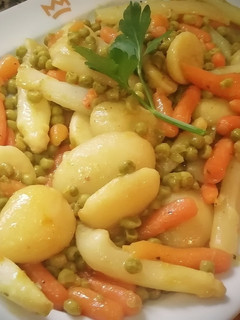 Una foto de Salteado de verduras y hortalizas de primavera