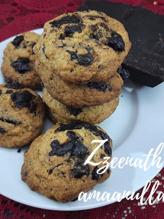 A picture of Crunchy Chocolate Chunk Cookies.