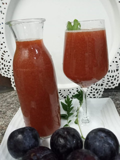 A picture of Fresh Plum juice.