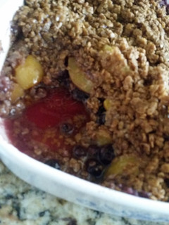 A picture of Peach Blueberry Crumble.