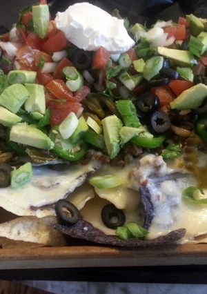 A picture of Super duper nachos.