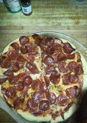 A picture of Pepperoni & Mushroom pizza.