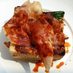 A picture of Breakfast in Bread.