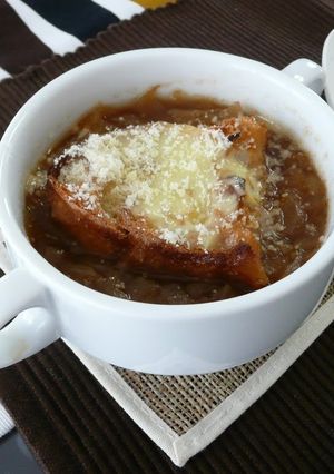 A picture of Onion Gratin Soup.