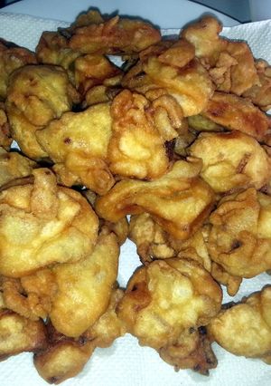 A picture of crispy prawn fritters.
