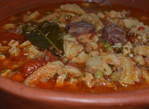 Una foto de Cazuela de mondongo en olla de barro