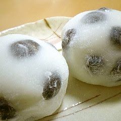 A picture of Shio-Daifuku (Salt and Bean Mochi Dumplings).