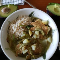 A picture of Tortas de Pollo capeadas.