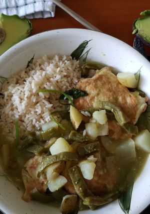 A picture of Tortas de Pollo capeadas.