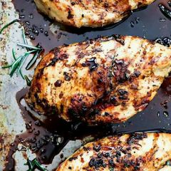 A picture of BAKED balsamic chicken.