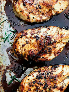 A picture of BAKED balsamic chicken.