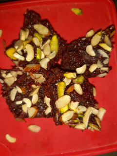 બીટરૂટ હલવો (Beetroot Halwa Recipe In Gujarati) રેસીપી મુખ્ય ફોટો