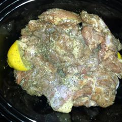 A picture of Lemon garlic crockpot chicken.
