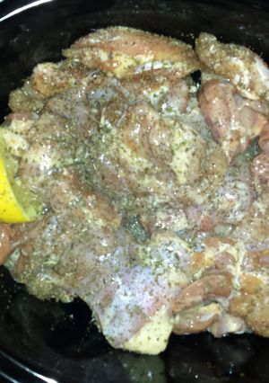 A picture of Lemon garlic crockpot chicken.