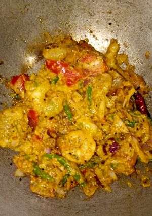 টমেটো দিয়ে দই চিংড়ি (tomato diye doi chingri recipe in bengali) রেসিপির প্রধান ছবি