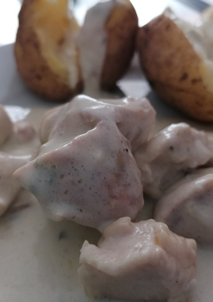 Una foto de Pollo en salsa roquefort 😋
