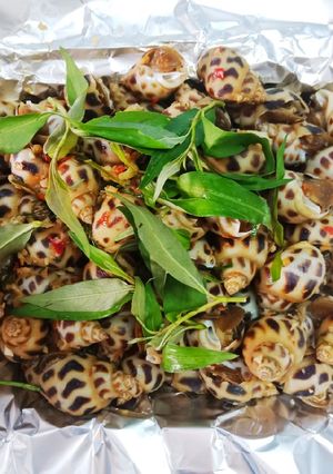 Hình của món Ốc hương xào tỏi.