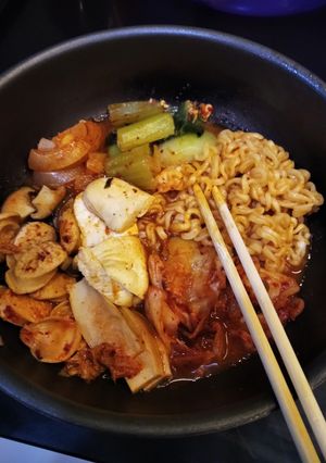 Foto resep Mie ala Korea "budae jigae"