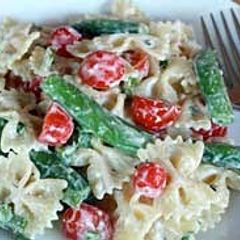 A picture of sugar snap pea & cherry tomato pasta.