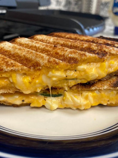 சீஸீ எக் சாண்ட்விச் (Cheese egg sandwich recipe in tamil) செய்முறை முக்கிய புகைப்படம்