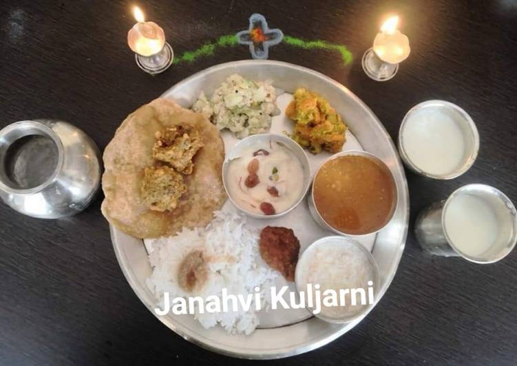 Step-by-Step Guide to Make Favorite Shreekhand with dryfruits and Pooris